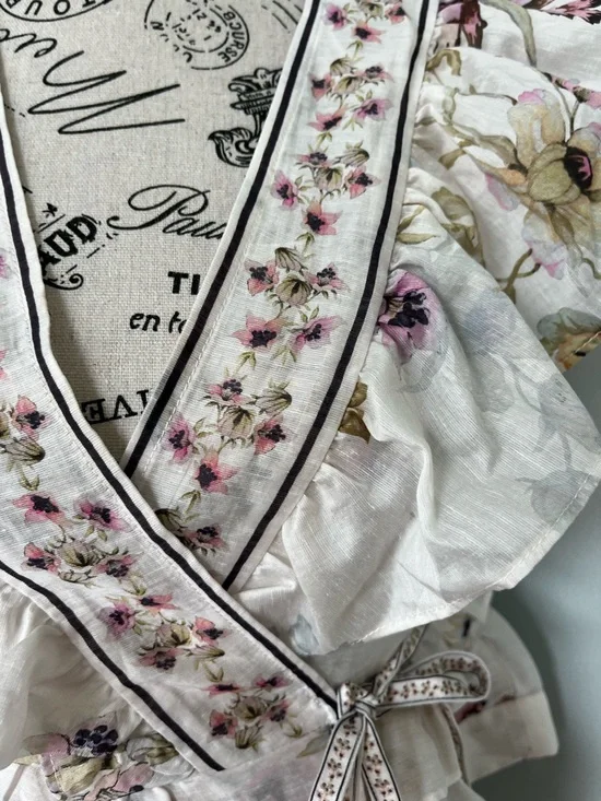 LINEN-BLEND PEPLUM TOP (worn only in a photo shoot). - Picture 8 of 16